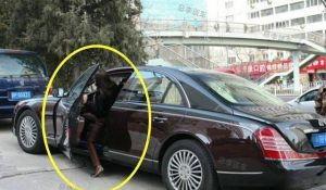 美女开国产迈巴赫视频,美女车主成焦点